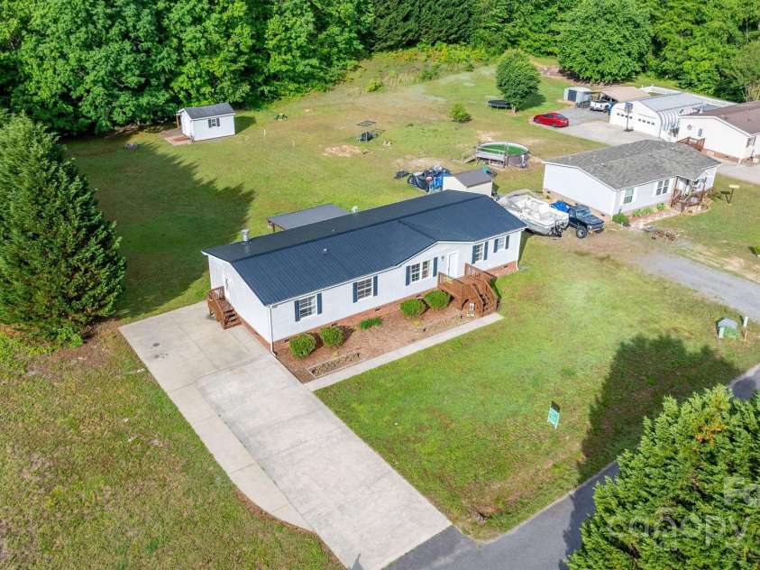 2521 Melvin Propst Drive, Morganton, NC 28655.  MLS# CAR4253897, YatesRealty ID 11910. 