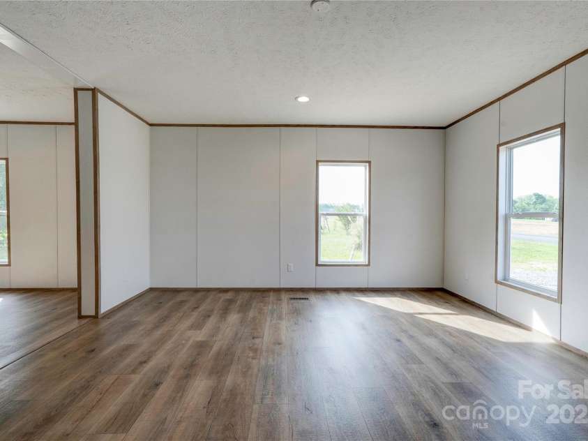 445 Davis Road, Shelby, NC 28152.  MLS# CAR4252996, YatesRealty ID 11912. Living Room