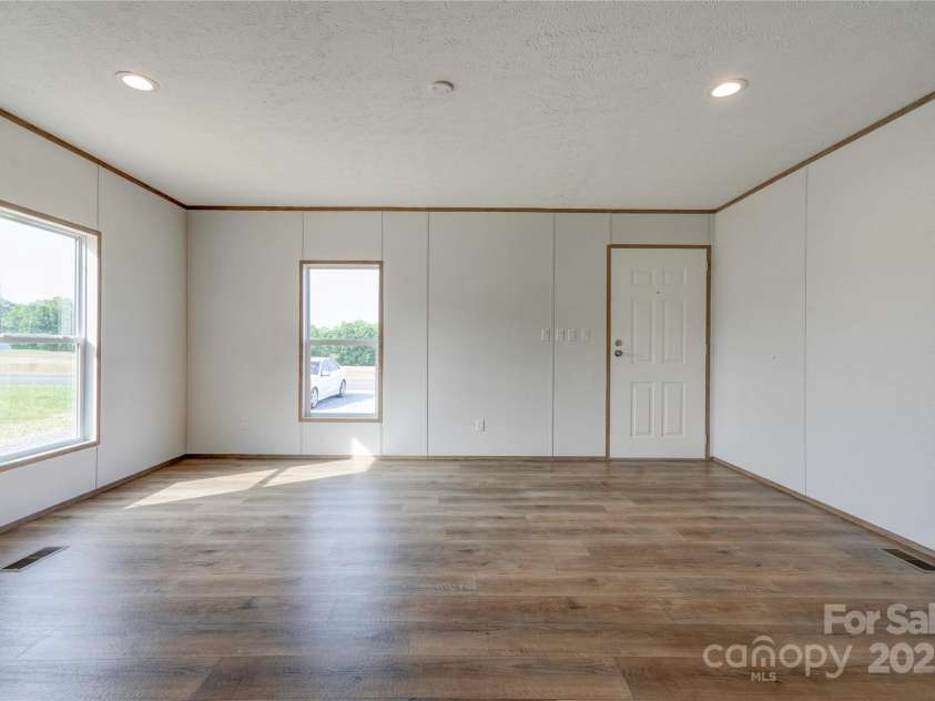 445 Davis Road, Shelby, NC 28152.  MLS# CAR4252996, YatesRealty ID 11912. Living Room