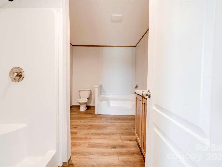 445 Davis Road, Shelby, NC 28152.  MLS# CAR4252996, YatesRealty ID 11912. Primary Bath