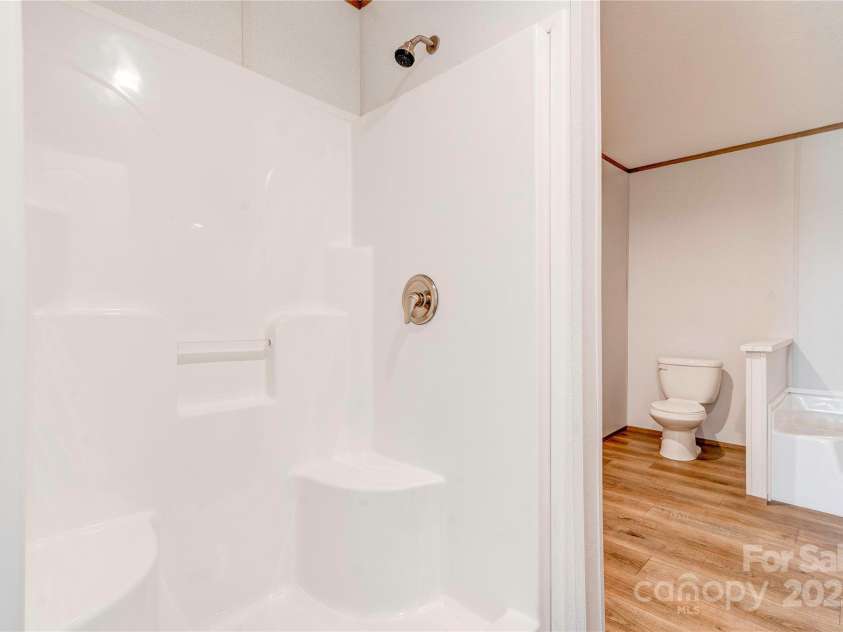 445 Davis Road, Shelby, NC 28152.  MLS# CAR4252996, YatesRealty ID 11912. Primary Bath