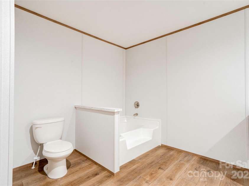 445 Davis Road, Shelby, NC 28152.  MLS# CAR4252996, YatesRealty ID 11912. Primary Bath