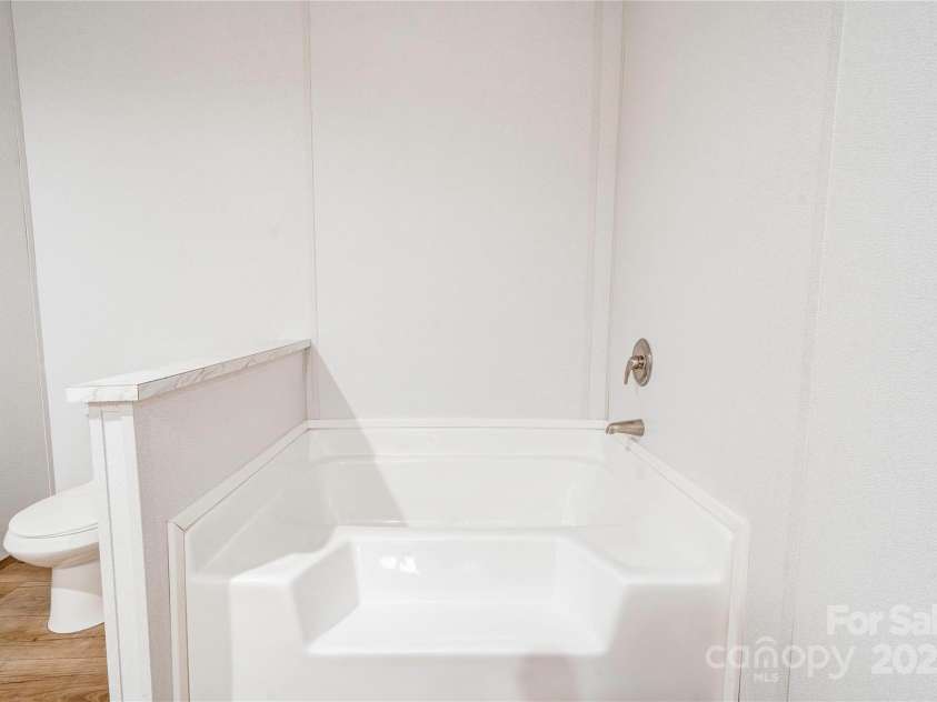 445 Davis Road, Shelby, NC 28152.  MLS# CAR4252996, YatesRealty ID 11912. Primary Bath