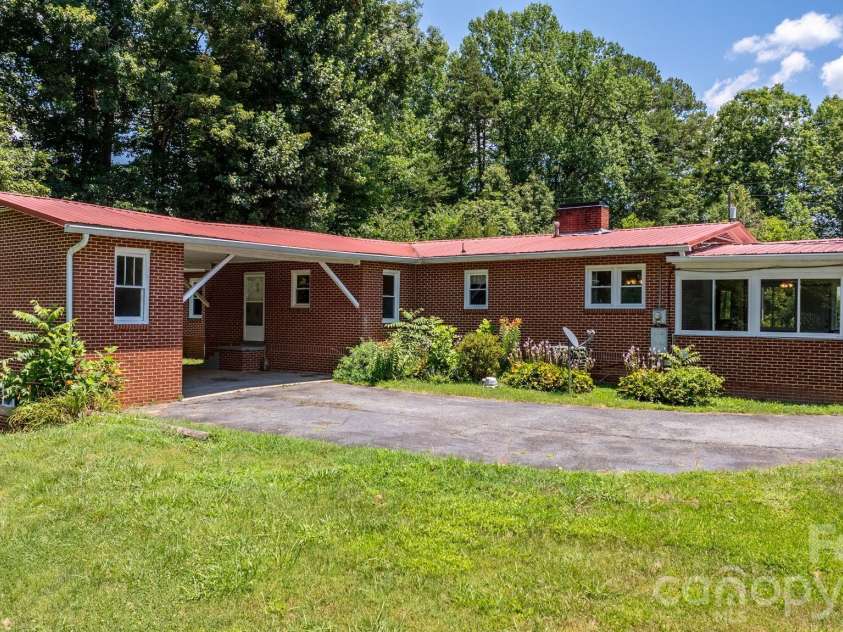 6264 US 221 Highway, Marion, NC 28752.  MLS# CAR4400052, YatesRealty ID 11913. 