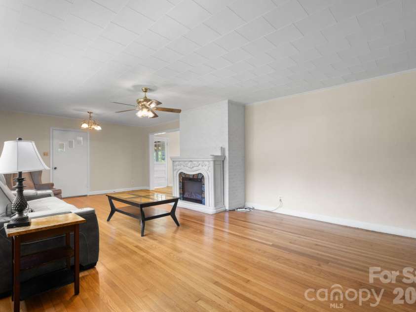 6264 US 221 Highway, Marion, NC 28752.  MLS# CAR4400052, YatesRealty ID 11913. 