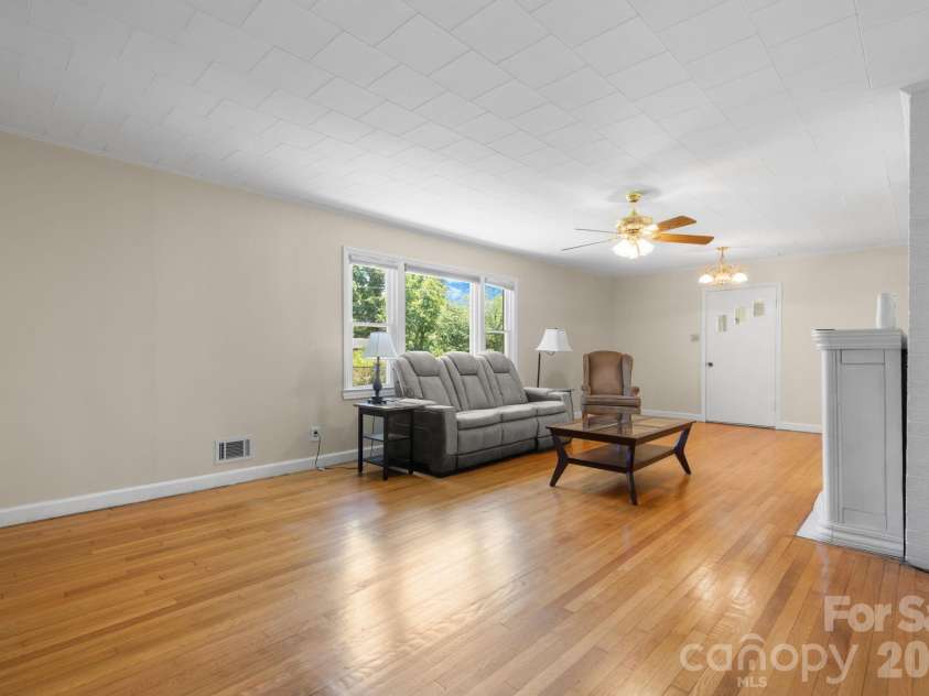 6264 US 221 Highway, Marion, NC 28752.  MLS# CAR4400052, YatesRealty ID 11913. 