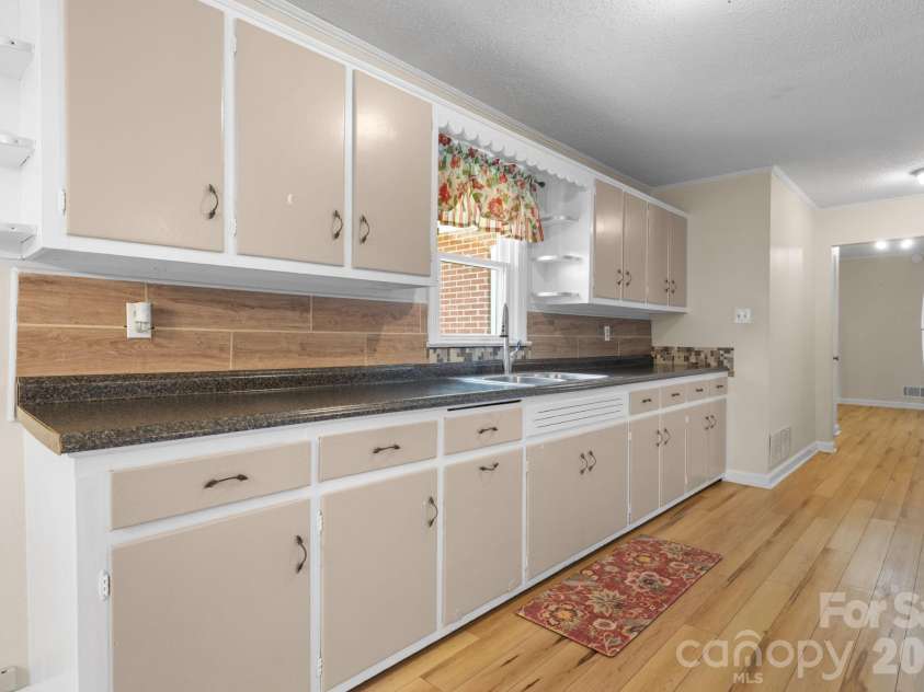 6264 US 221 Highway, Marion, NC 28752.  MLS# CAR4400052, YatesRealty ID 11913. 
