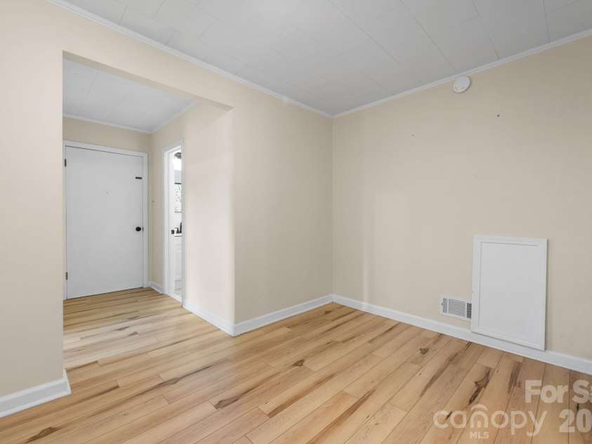 6264 US 221 Highway, Marion, NC 28752.  MLS# CAR4400052, YatesRealty ID 11913. 