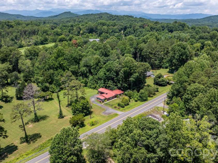 6264 US 221 Highway, Marion, NC 28752.  MLS# CAR4400052, YatesRealty ID 11913. 