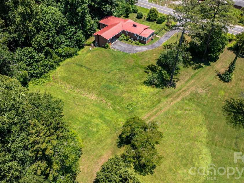 6264 US 221 Highway, Marion, NC 28752.  MLS# CAR4400052, YatesRealty ID 11913. 