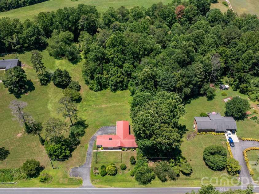6264 US 221 Highway, Marion, NC 28752.  MLS# CAR4400052, YatesRealty ID 11913. 
