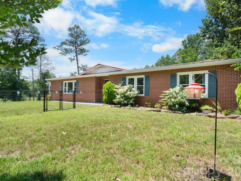 6264 US 221 Highway, Marion, NC 28752.  MLS# CAR4400052, YatesRealty ID 11913. 