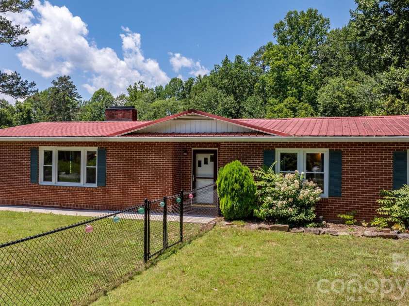 6264 US 221 Highway, Marion, NC 28752.  MLS# CAR4400052, YatesRealty ID 11913. 