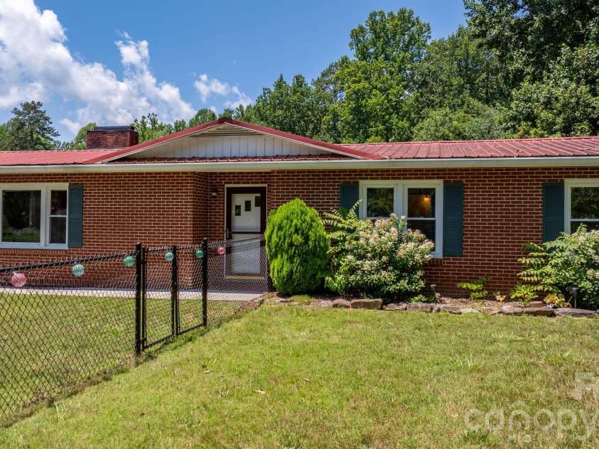 6264 US 221 Highway, Marion, NC 28752.  MLS# CAR4400052, YatesRealty ID 11913. 