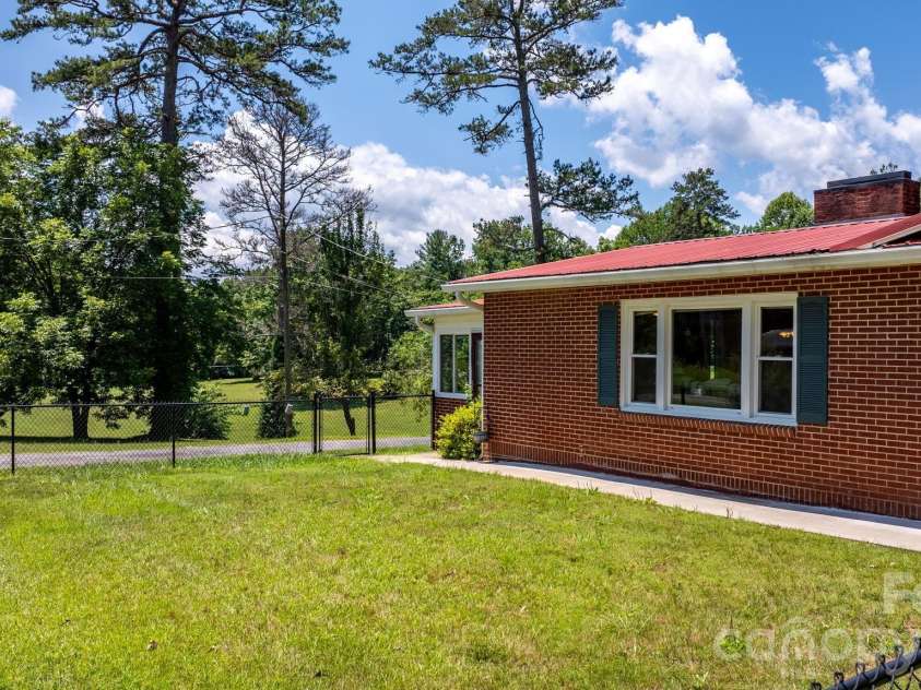 6264 US 221 Highway, Marion, NC 28752.  MLS# CAR4400052, YatesRealty ID 11913. 