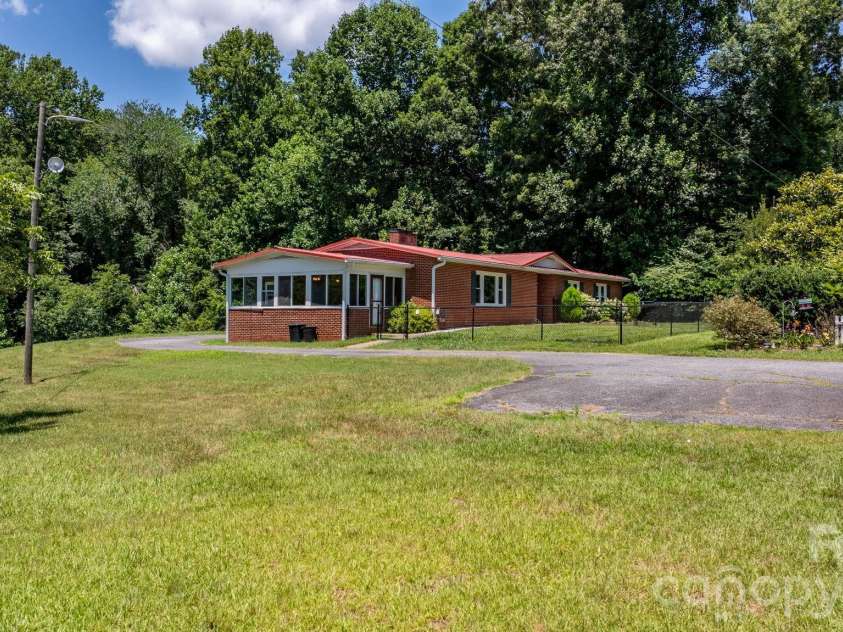 6264 US 221 Highway, Marion, NC 28752.  MLS# CAR4400052, YatesRealty ID 11913. 
