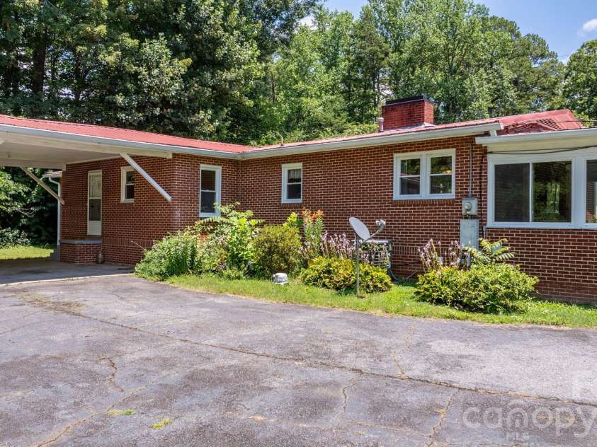 6264 US 221 Highway, Marion, NC 28752.  MLS# CAR4400052, YatesRealty ID 11913. 
