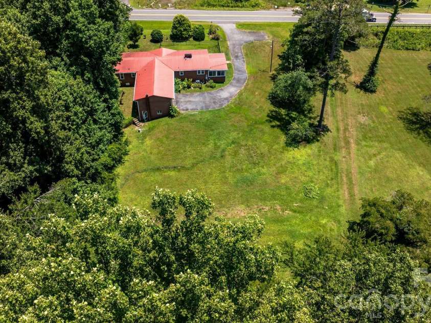 6264 US 221 Highway, Marion, NC 28752.  MLS# CAR4400052, YatesRealty ID 11913. 