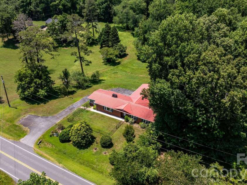 6264 US 221 Highway, Marion, NC 28752.  MLS# CAR4400052, YatesRealty ID 11913. 