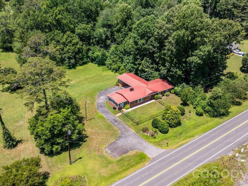6264 US 221 Highway, Marion, NC 28752.  MLS# CAR4400052, YatesRealty ID 11913. 