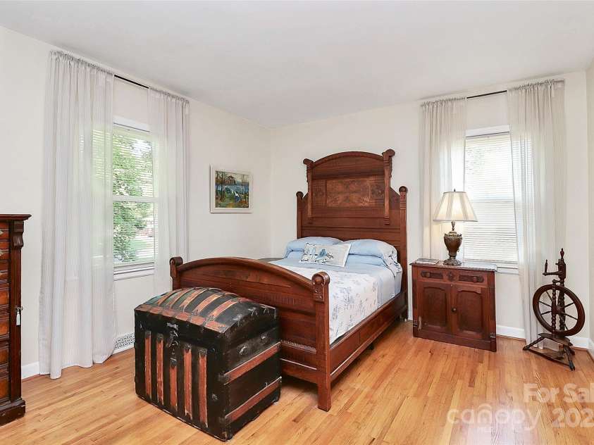 704 Kingman Drive, Charlotte, NC 28217.  MLS# CAR4251916, YatesRealty ID 11913. 