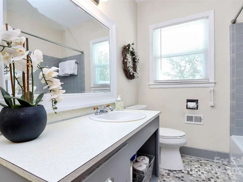 704 Kingman Drive, Charlotte, NC 28217.  MLS# CAR4251916, YatesRealty ID 11913. Bathroom