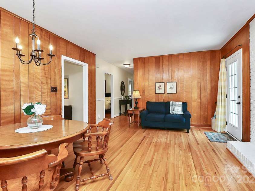 704 Kingman Drive, Charlotte, NC 28217.  MLS# CAR4251916, YatesRealty ID 11913. Dining