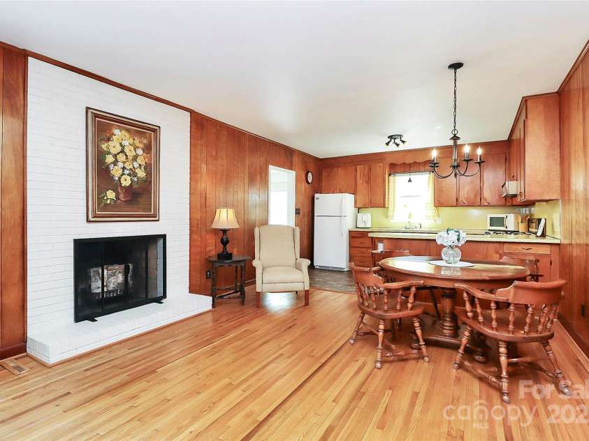 704 Kingman Drive, Charlotte, NC 28217.  MLS# CAR4251916, YatesRealty ID 11913. Dining/Kitchen