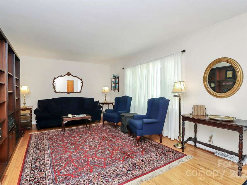 704 Kingman Drive, Charlotte, NC 28217.  MLS# CAR4251916, YatesRealty ID 11913. Living Room