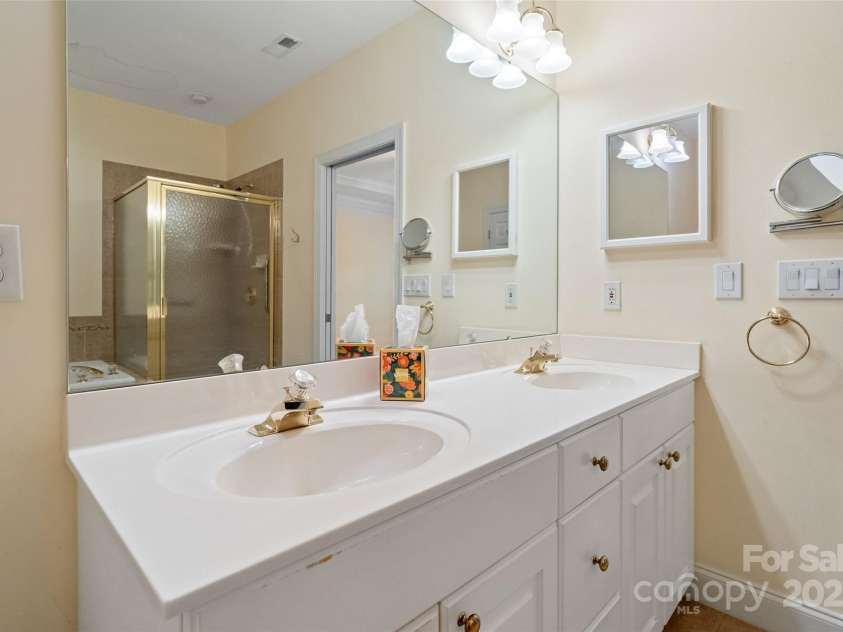 1141 Ardwyck Place, Rock Hill, SC 29730.  MLS# CAR4254117, YatesRealty ID 11915. Owners bathroom