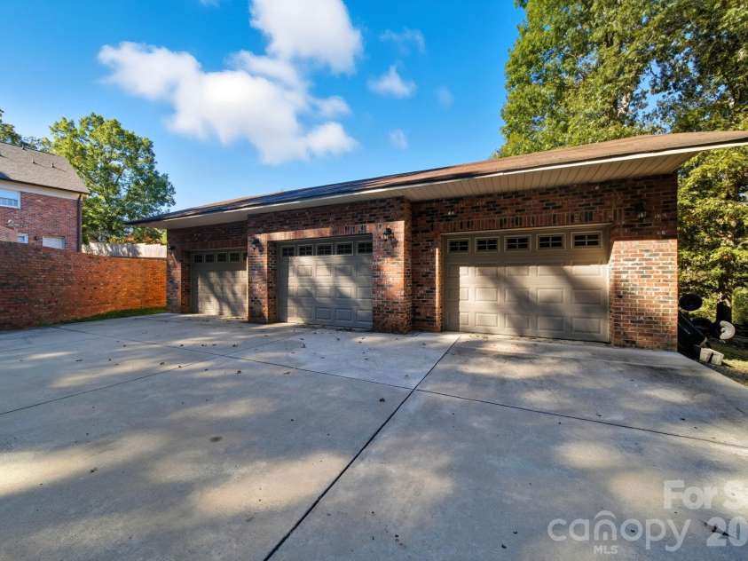 417 Park Ridge Road, Albemarle, NC 28001.  MLS# CAR4365885, YatesRealty ID 11915. 