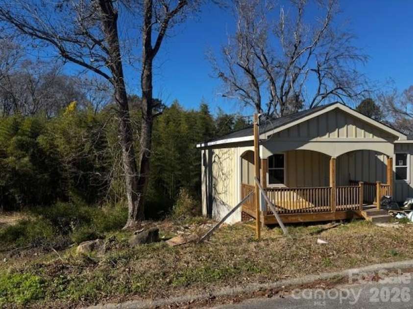38 Poplar Street, Great Falls, SC 29055.  MLS# CAR4340132, YatesRealty ID 11916. 