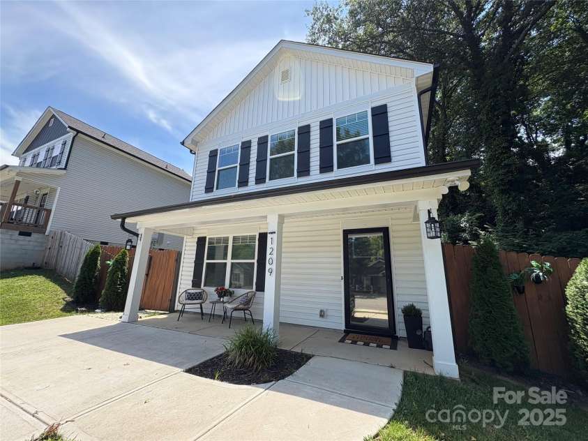 1209 Gaston Avenue, Gastonia, NC 28052.  MLS# CAR4279069, YatesRealty ID 11917. 1209 Gaston Ave
