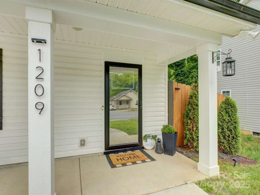 1209 Gaston Avenue, Gastonia, NC 28052.  MLS# CAR4279069, YatesRealty ID 11917. 