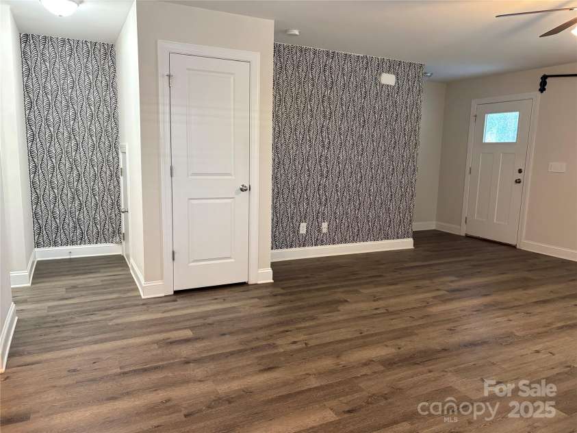 1209 Gaston Avenue, Gastonia, NC 28052.  MLS# CAR4279069, YatesRealty ID 11917. 