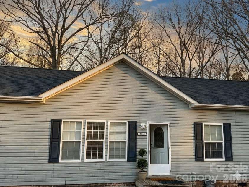 3233 Alamo Drive, Trinity, NC 27370.  MLS# CAR4356868, YatesRealty ID 11918. 