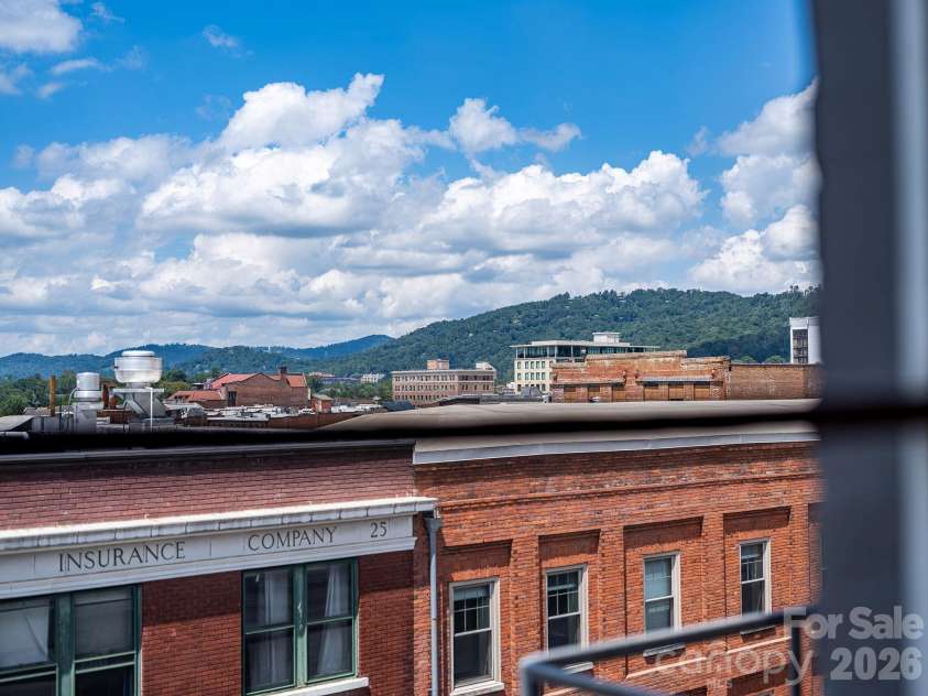 35 Patton Avenue, Asheville, NC 28801.  MLS# CAR4408268, YatesRealty ID 11919. 