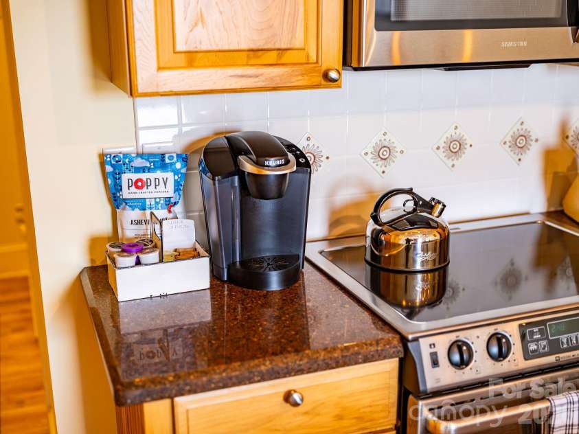 35 Patton Avenue, Asheville, NC 28801.  MLS# CAR4408268, YatesRealty ID 11919. 