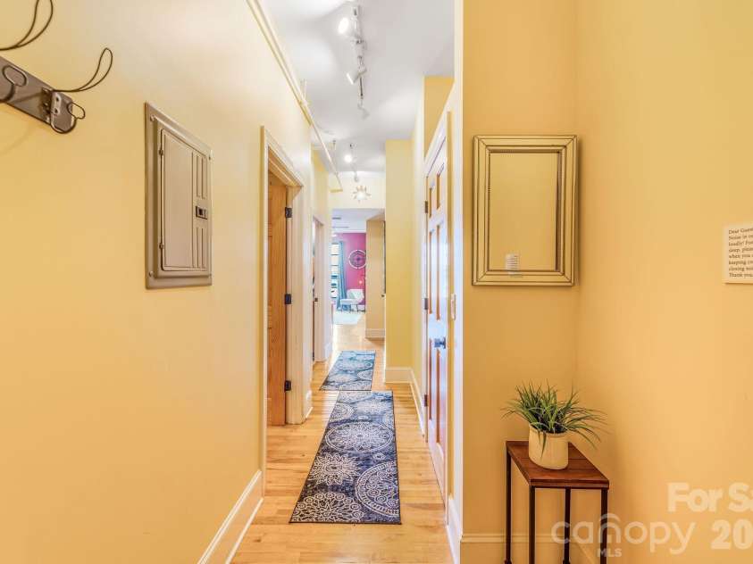 35 Patton Avenue, Asheville, NC 28801.  MLS# CAR4408268, YatesRealty ID 11919. 