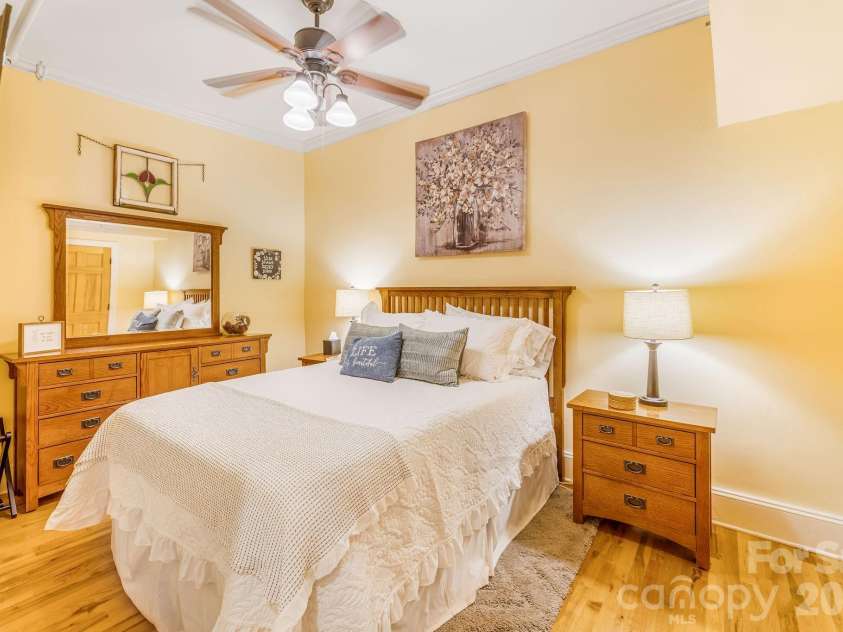 35 Patton Avenue, Asheville, NC 28801.  MLS# CAR4408268, YatesRealty ID 11919. 