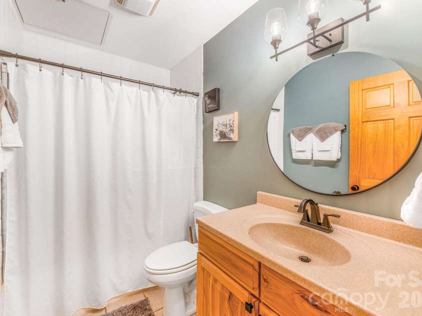 35 Patton Avenue, Asheville, NC 28801.  MLS# CAR4408268, YatesRealty ID 11919. 