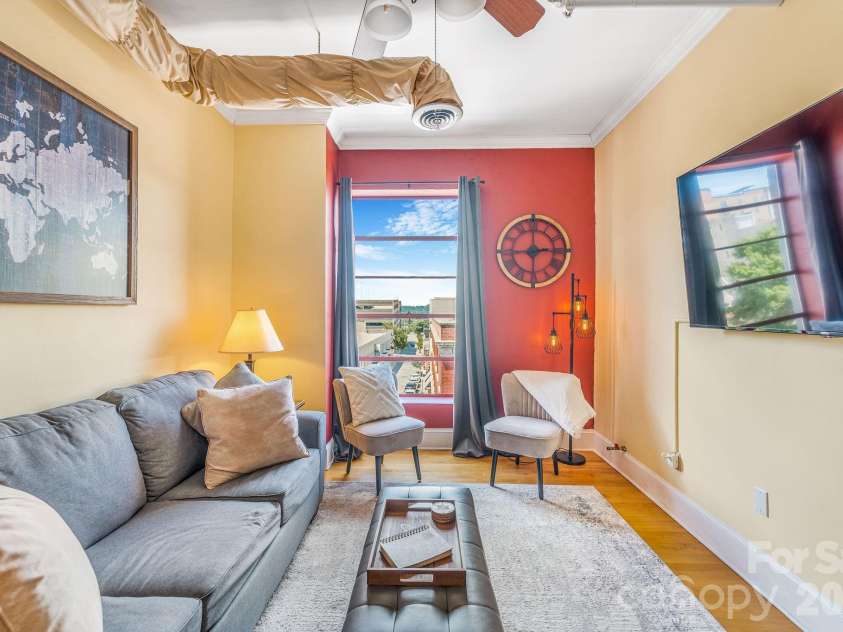 35 Patton Avenue, Asheville, NC 28801.  MLS# CAR4408268, YatesRealty ID 11919. 