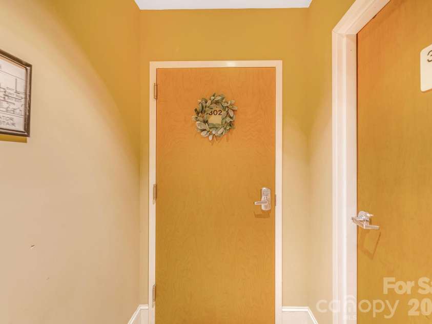 35 Patton Avenue, Asheville, NC 28801.  MLS# CAR4408268, YatesRealty ID 11919. 