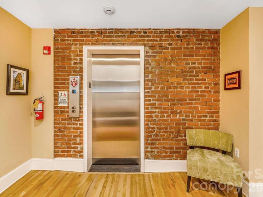 35 Patton Avenue, Asheville, NC 28801.  MLS# CAR4408268, YatesRealty ID 11919. 