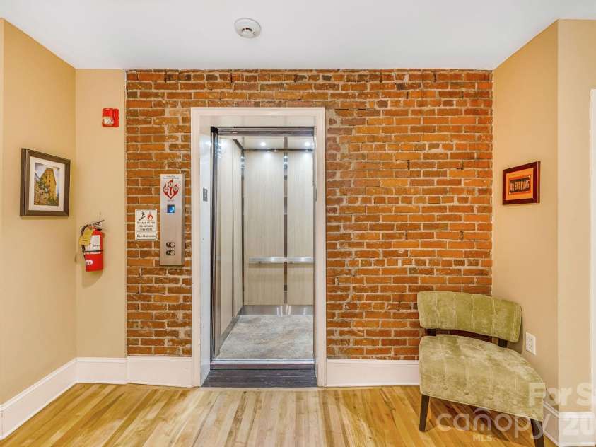35 Patton Avenue, Asheville, NC 28801.  MLS# CAR4408268, YatesRealty ID 11919. 