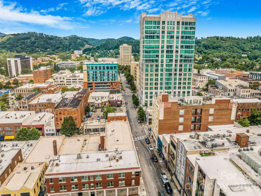 35 Patton Avenue, Asheville, NC 28801.  MLS# CAR4408268, YatesRealty ID 11919. 