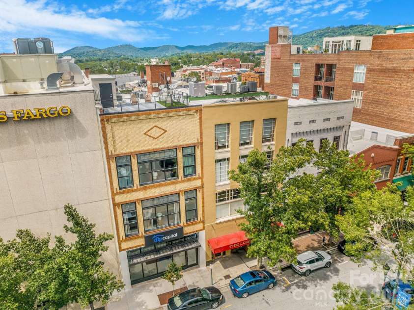 35 Patton Avenue, Asheville, NC 28801.  MLS# CAR4408268, YatesRealty ID 11919. 