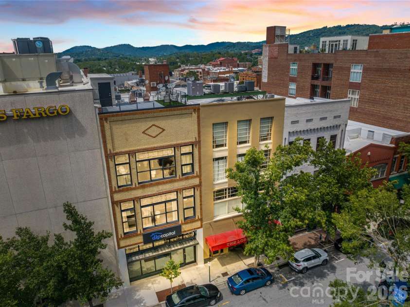 35 Patton Avenue, Asheville, NC 28801.  MLS# CAR4408268, YatesRealty ID 11919. 