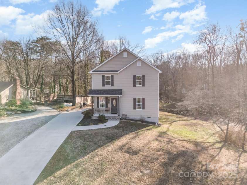 201 Hendrix Drive, Kernersville, NC 27284.  MLS# CAR4329781, YatesRealty ID 1192. 