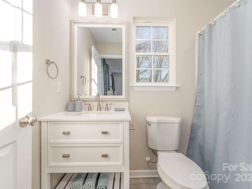 201 Hendrix Drive, Kernersville, NC 27284.  MLS# CAR4329781, YatesRealty ID 1192. 